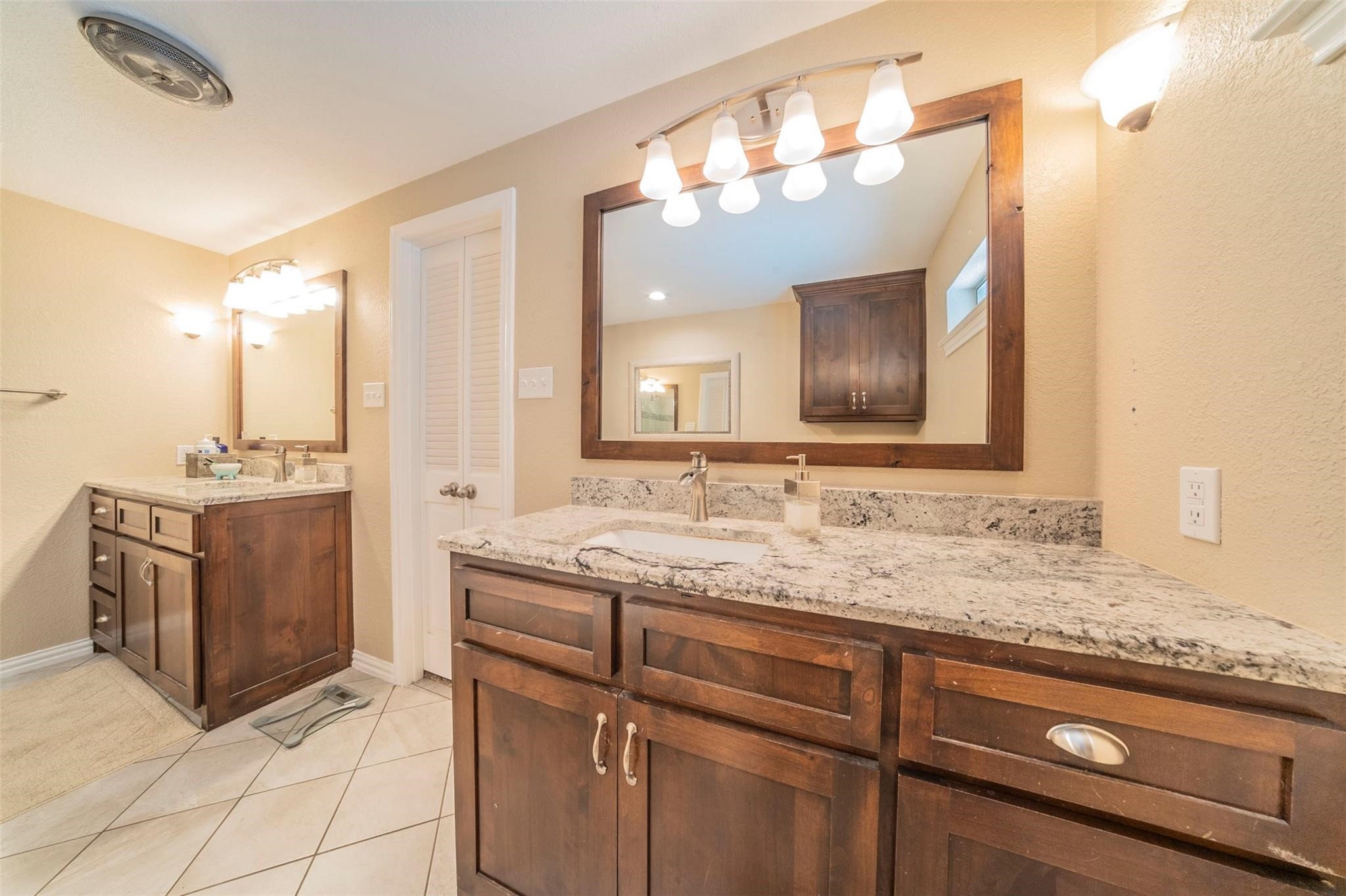1804 Lincolnshire Drive Bedford TX 76021