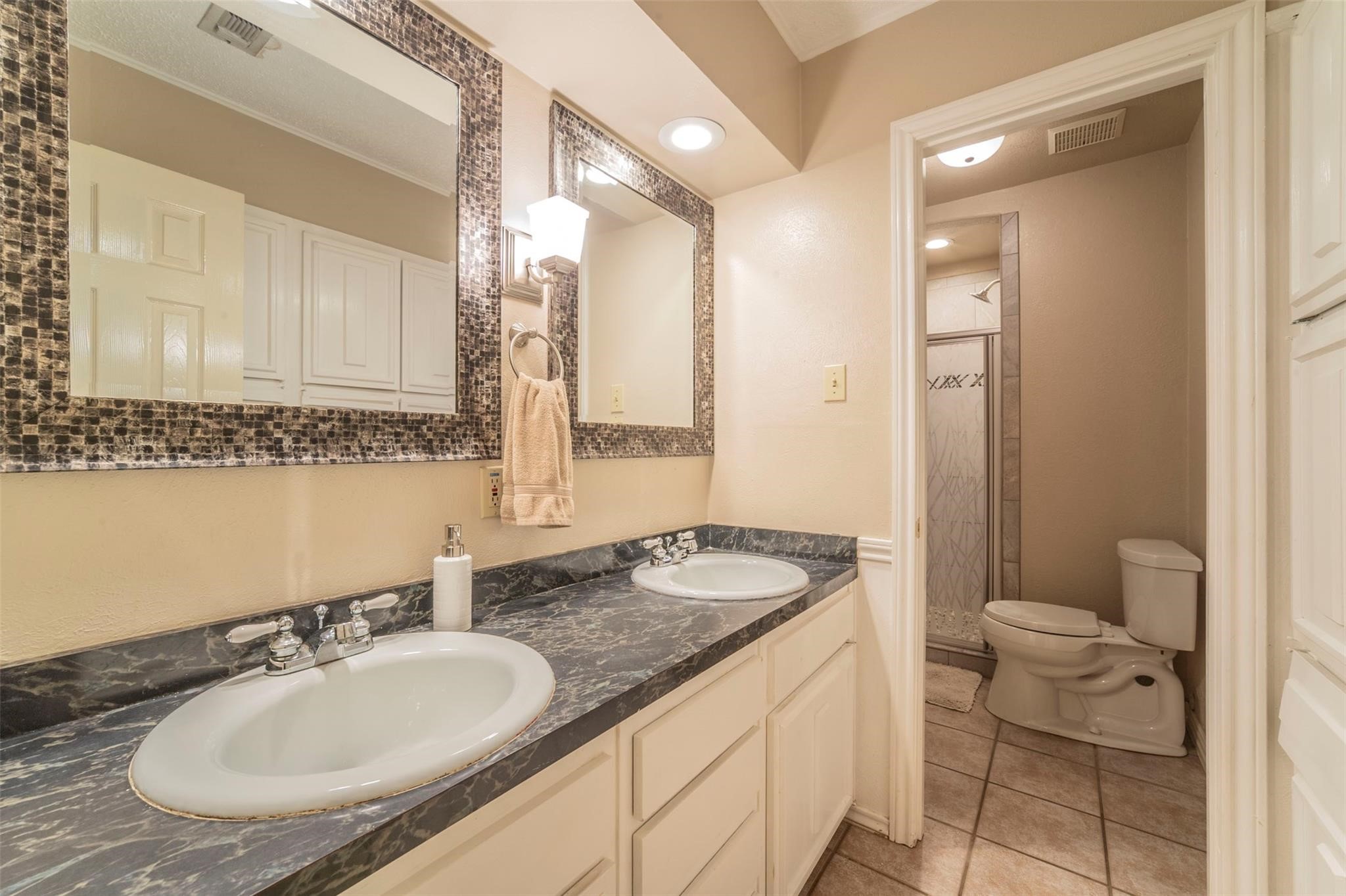 1804 Lincolnshire Drive Bedford TX 76021