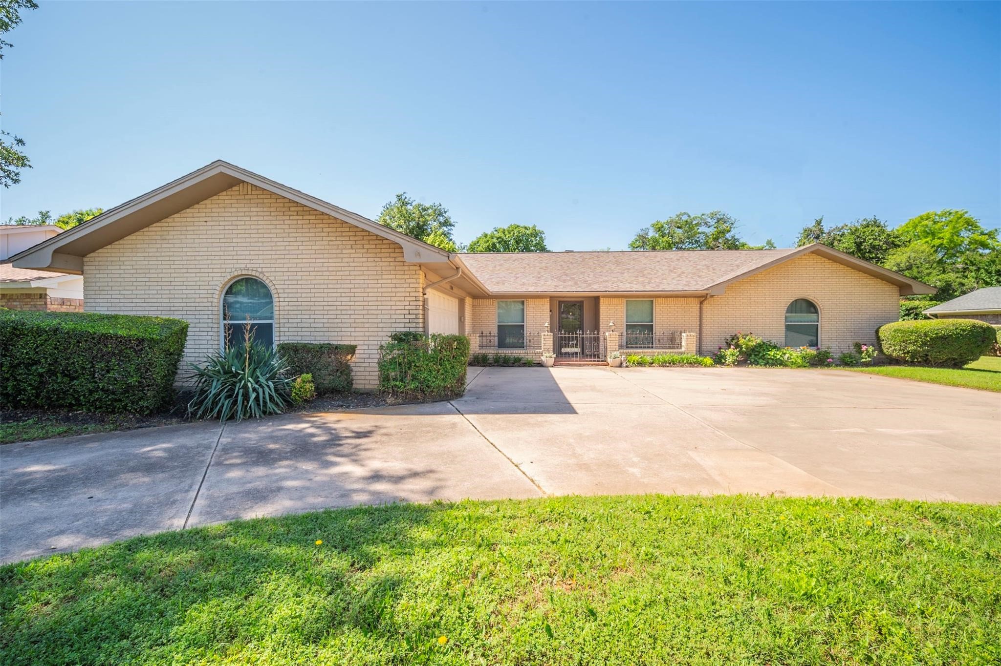 1804 Lincolnshire Drive Bedford TX 76021