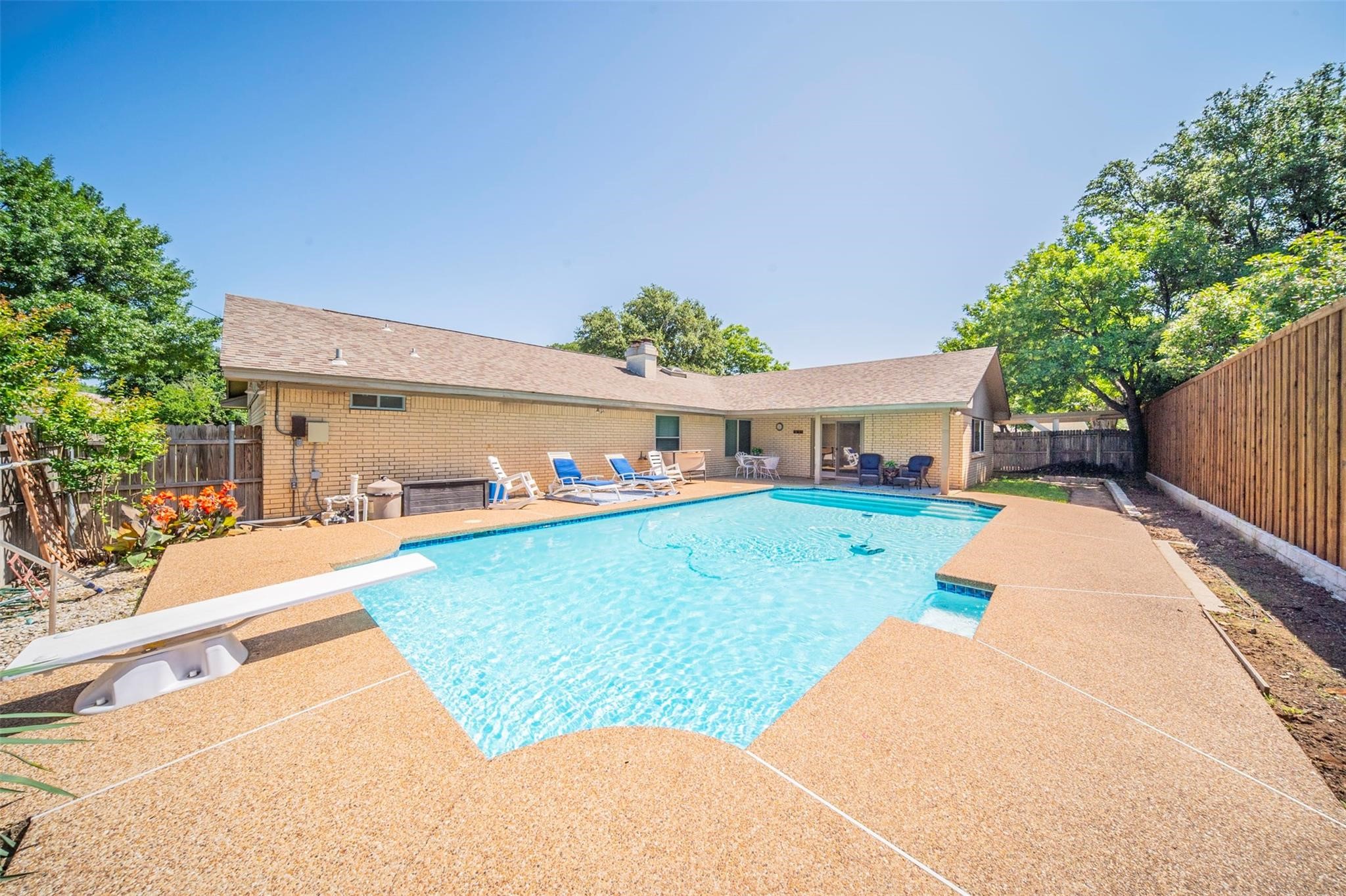 1804 Lincolnshire Drive Bedford TX 76021