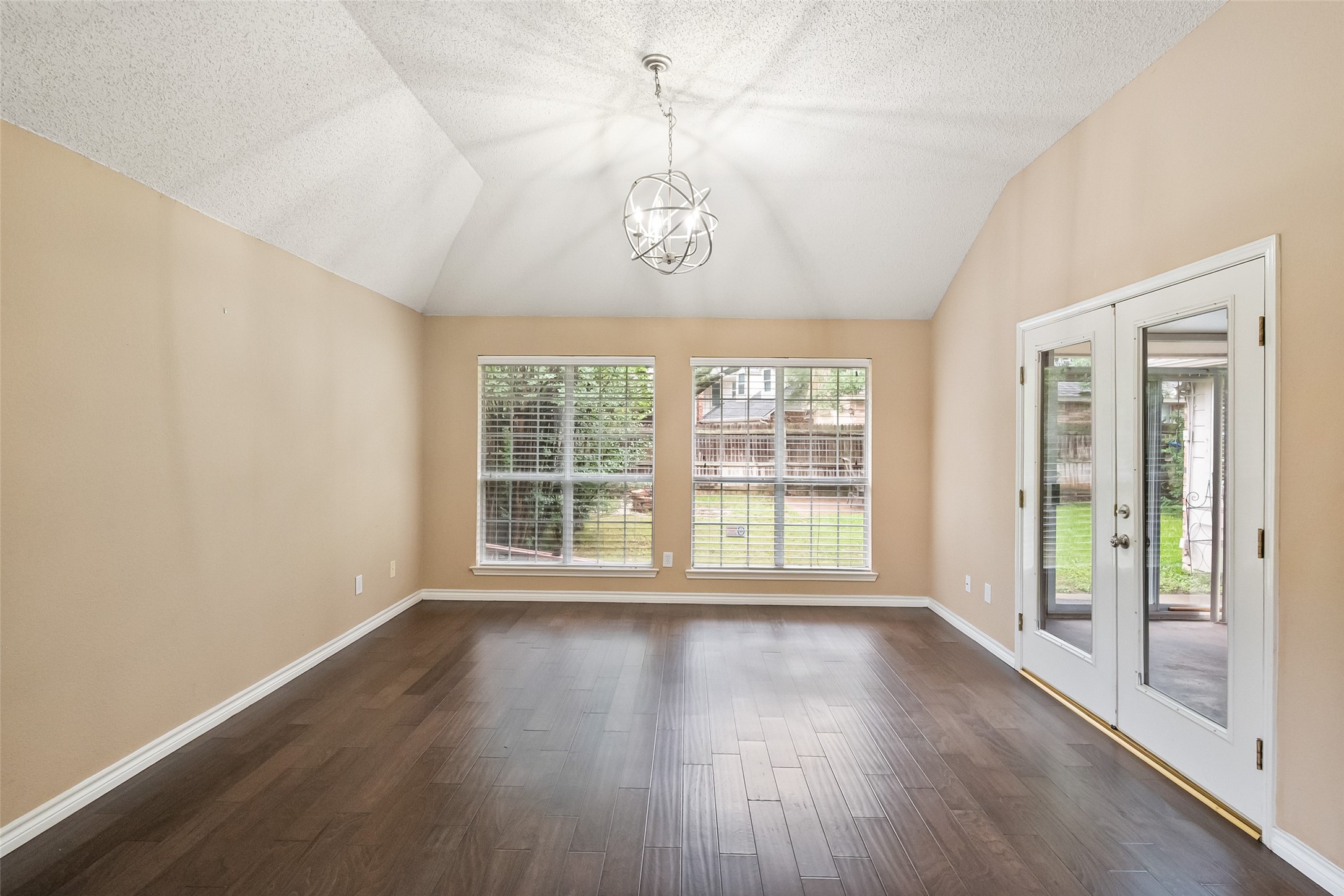 6101 Fox Hunt Drive Arlington TX 76001