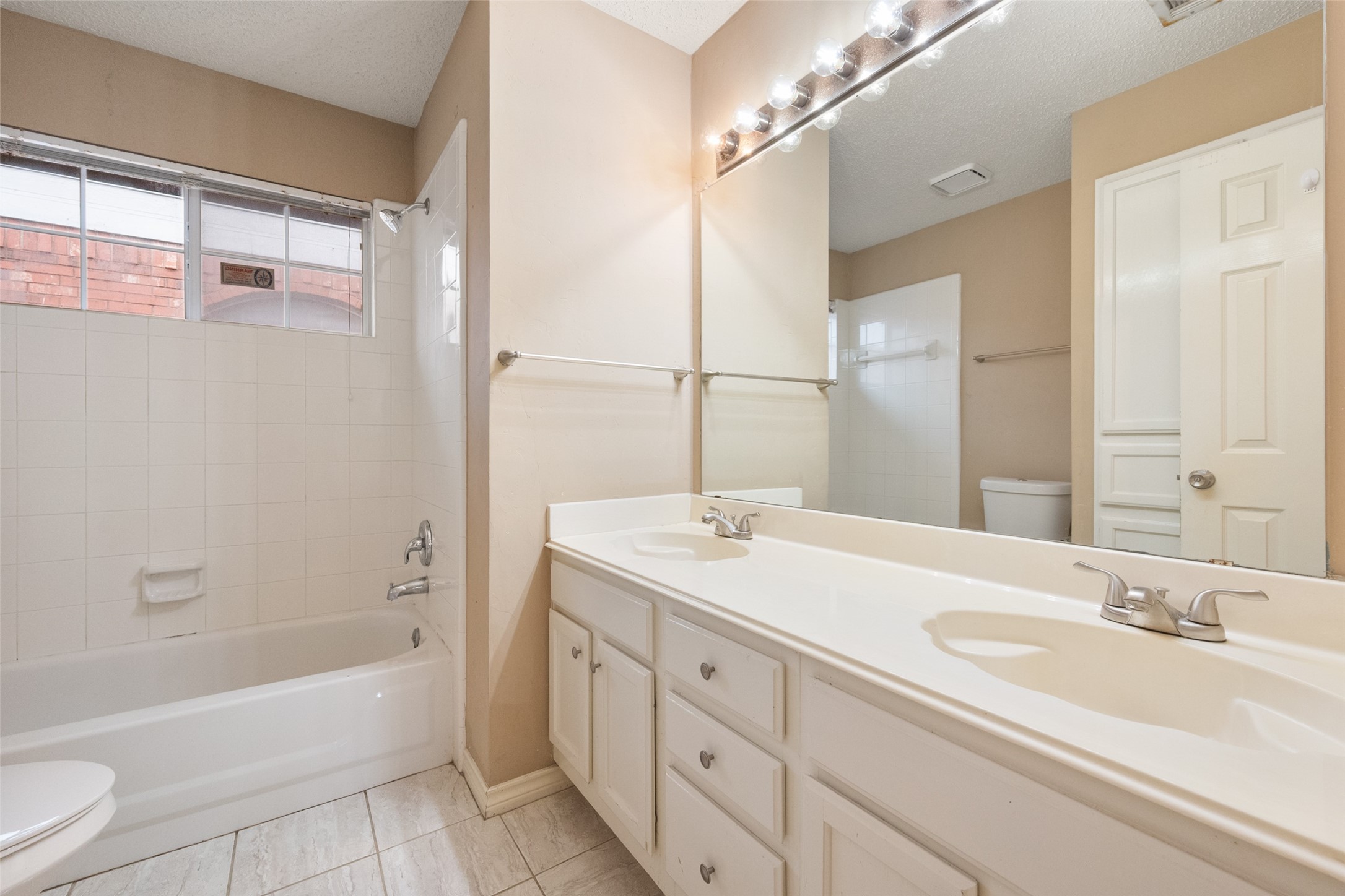 6101 Fox Hunt Drive Arlington TX 76001