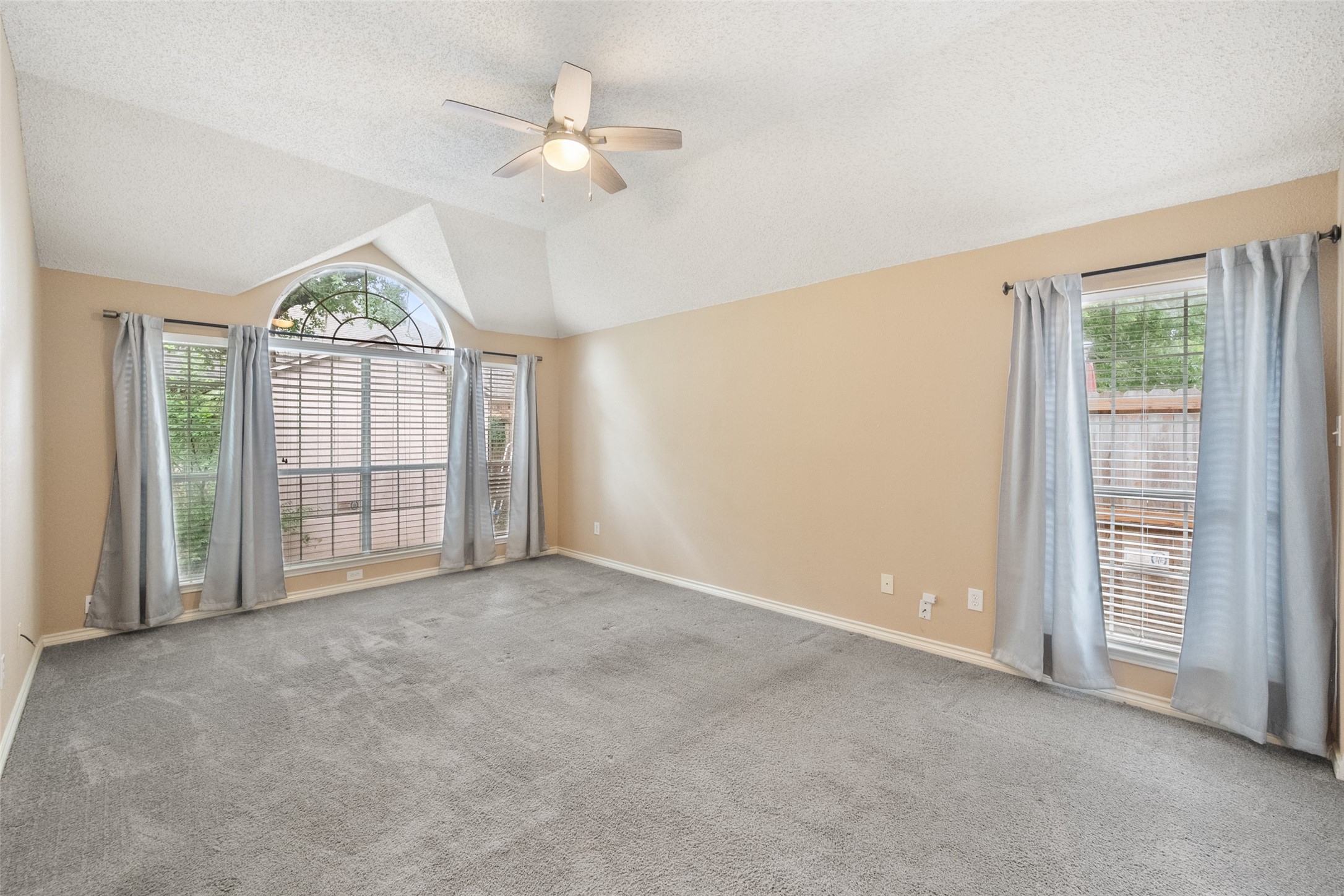 6101 Fox Hunt Drive Arlington TX 76001
