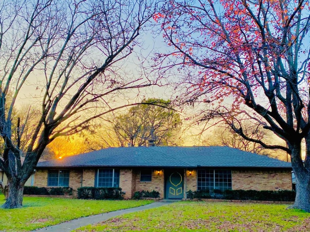1709 Surrey Circle Grand Prairie TX 75050