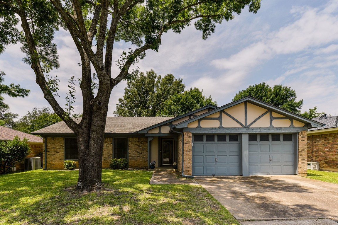 913 Monterrey Street Bedford TX 76022