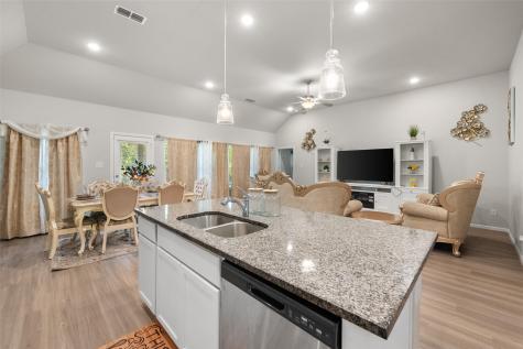 1215 Putnam Street Mansfield TX 76063