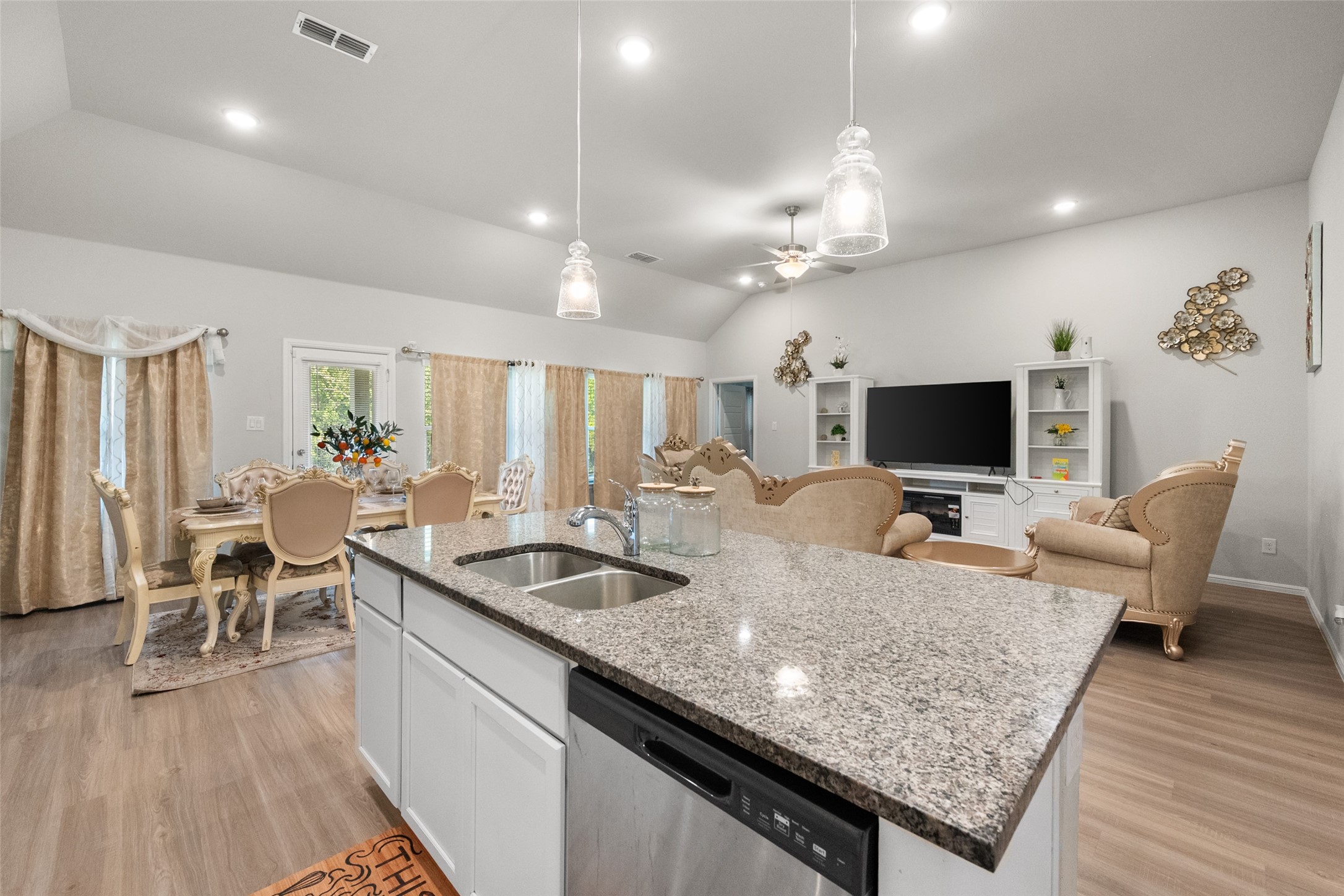 1215 Putnam Street Mansfield TX 76063