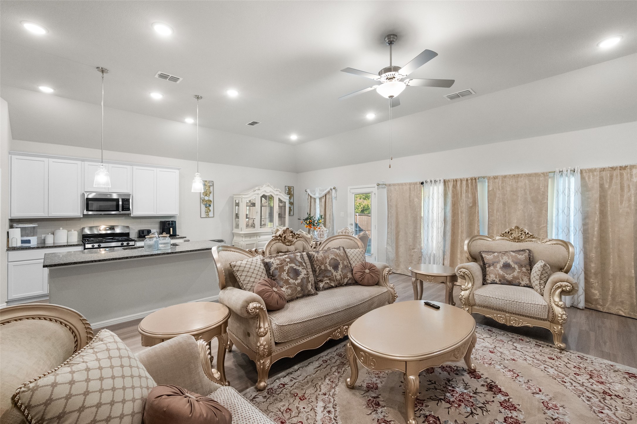 1215 Putnam Street Mansfield TX 76063