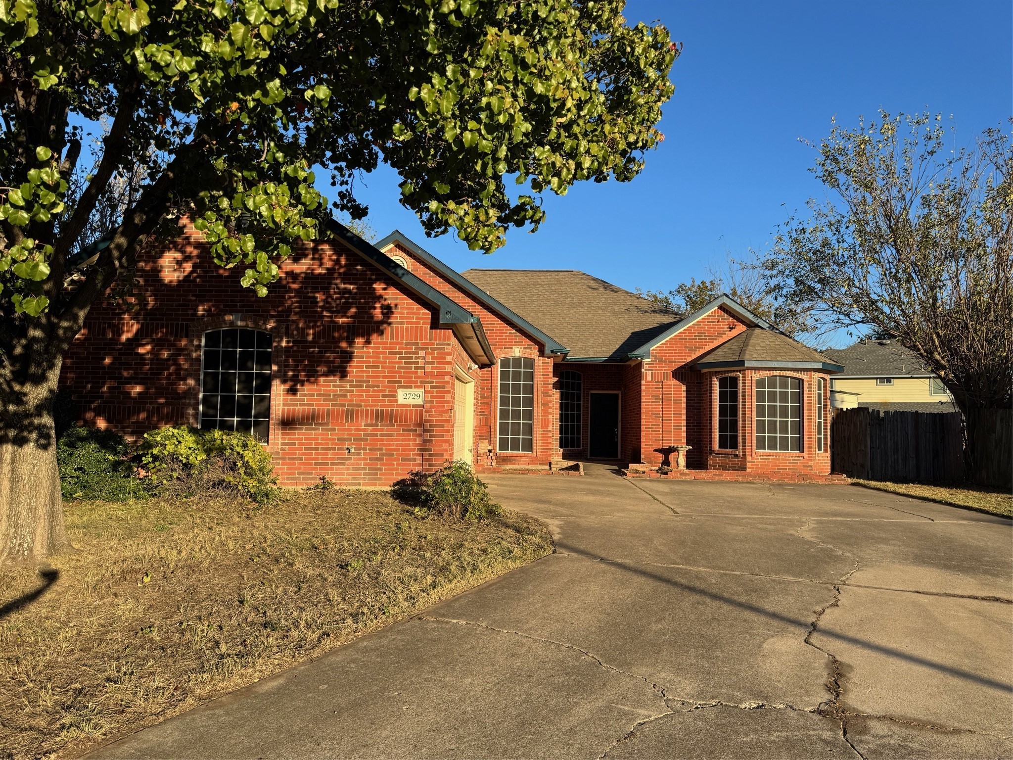 2729 Oak Hollow Drive Grand Prairie TX 75052