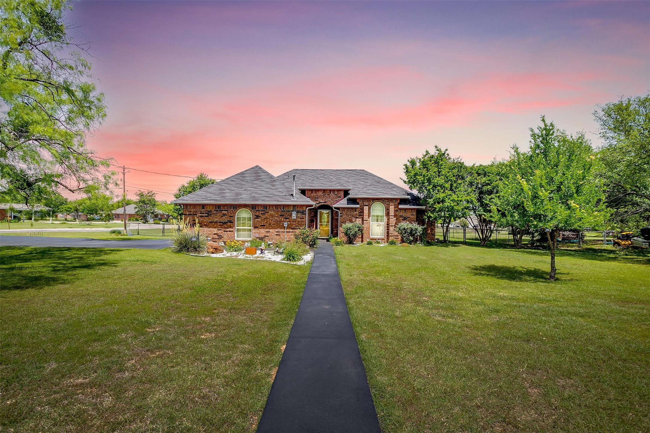 602 Newlin Lane Granbury TX 76048