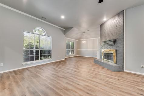 600 N Chattey Road Desoto TX 75115