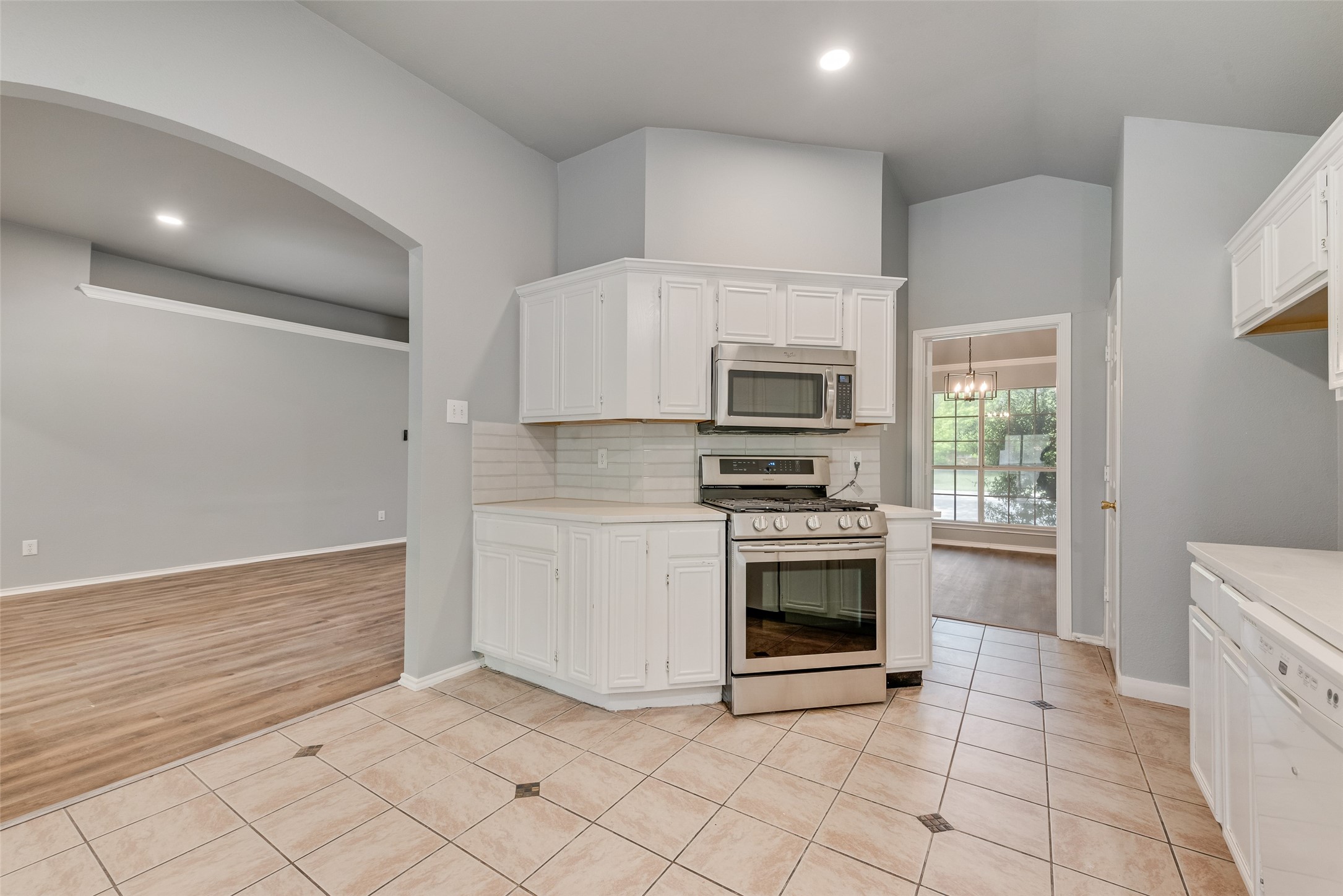 600 N Chattey Road Desoto TX 75115