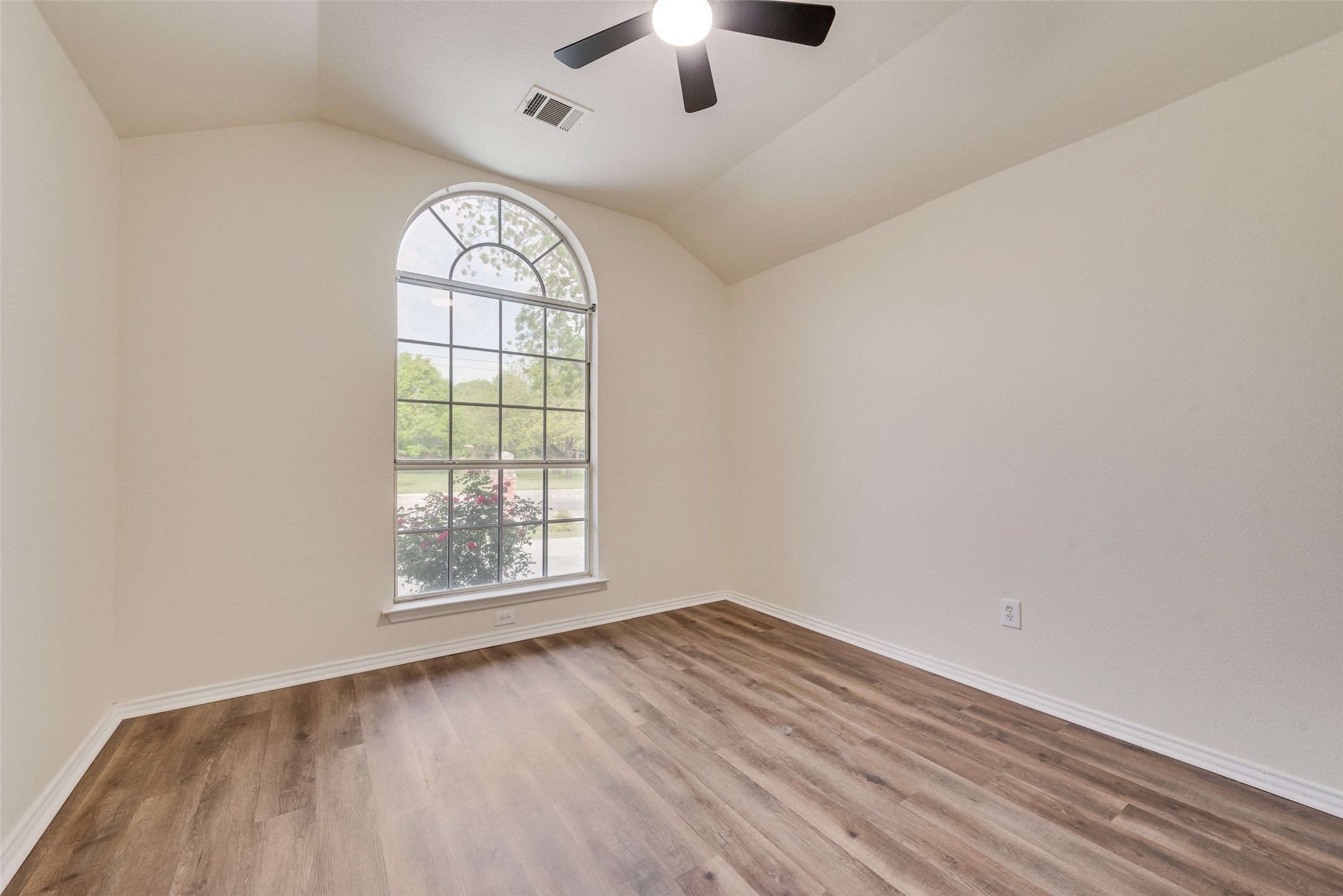 600 N Chattey Road Desoto TX 75115