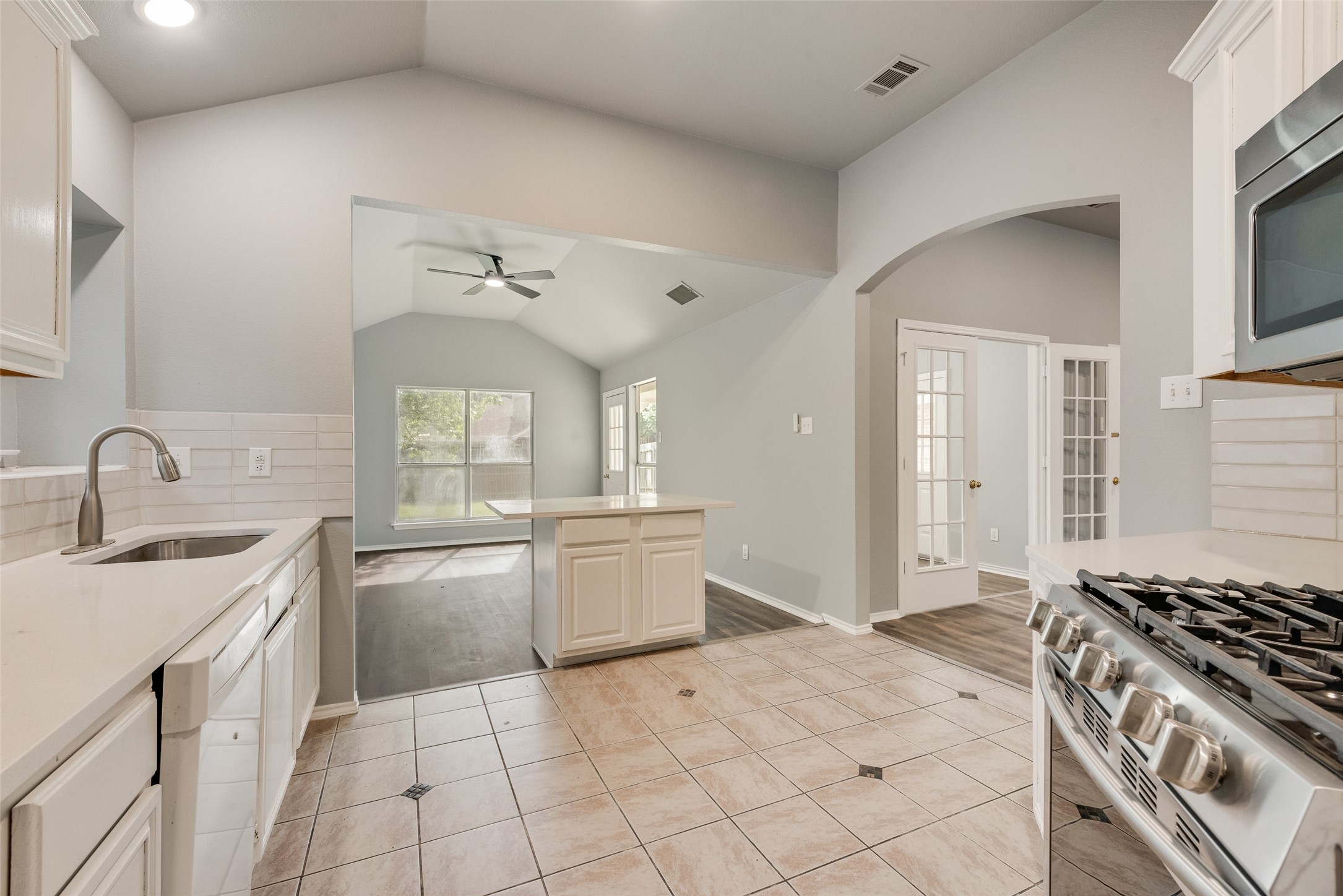 600 N Chattey Road Desoto TX 75115