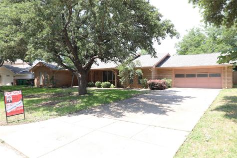 4017 Golden Oaks Drive Haltom City TX 76117
