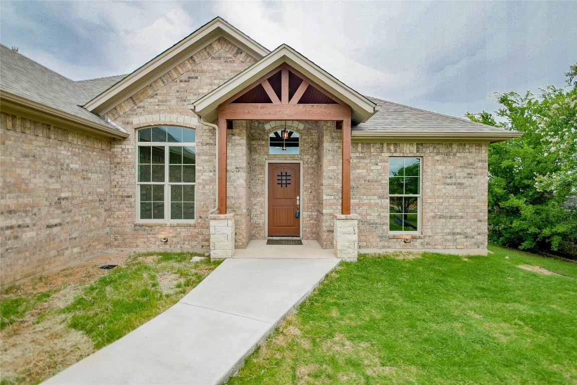 1300 E Apache Trail Granbury TX 76048
