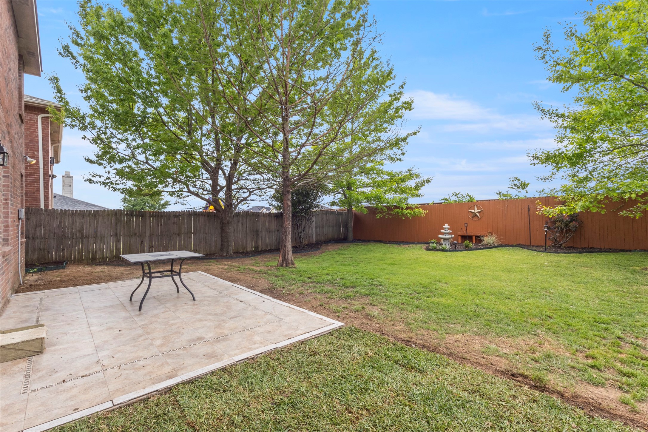 633 Almandora Drive Arlington TX 76002