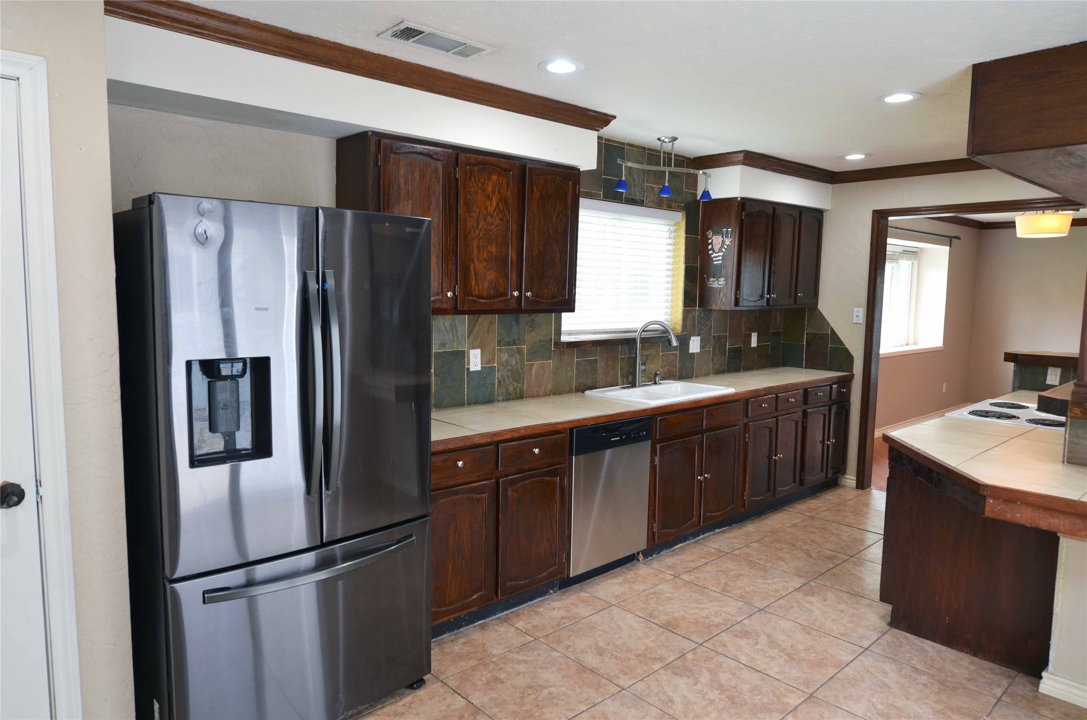 2406 Redbrook Court Arlington TX 76014