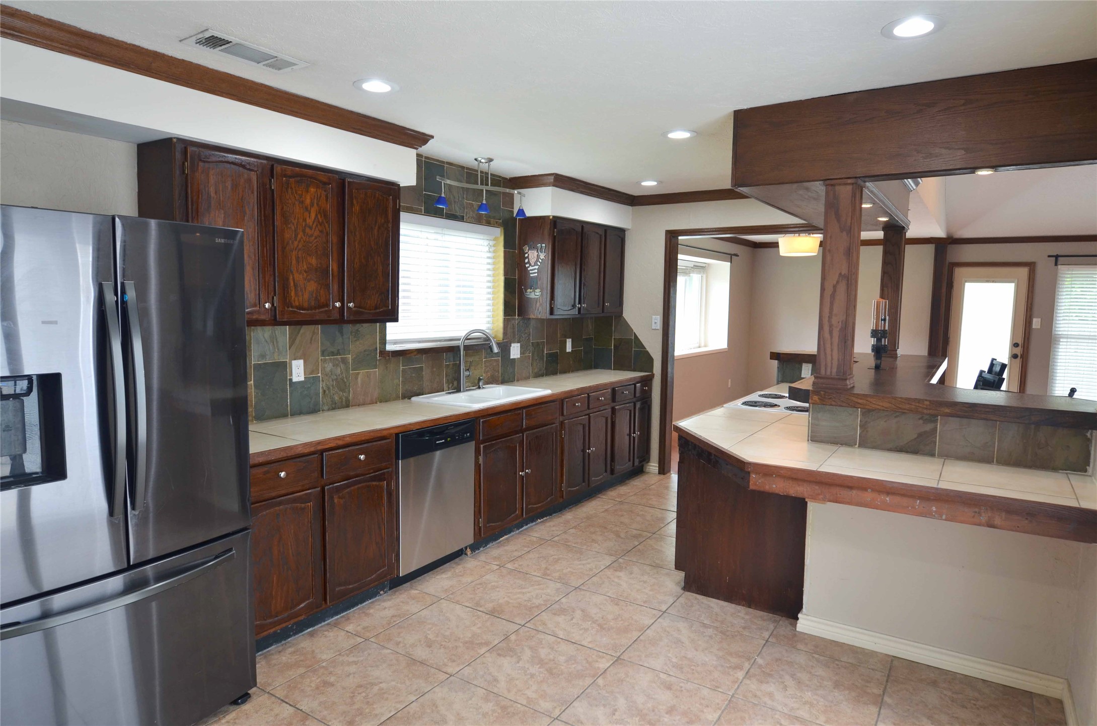 2406 Redbrook Court Arlington TX 76014