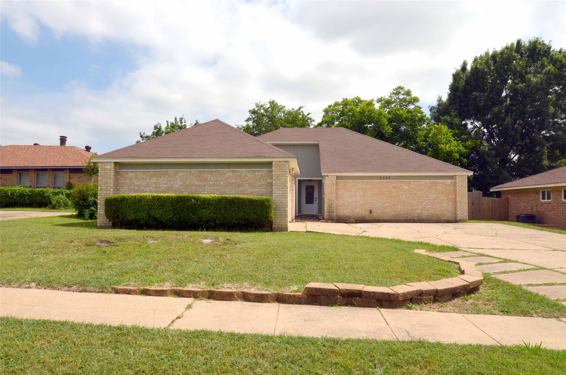 2406 Redbrook Court Arlington TX 76014