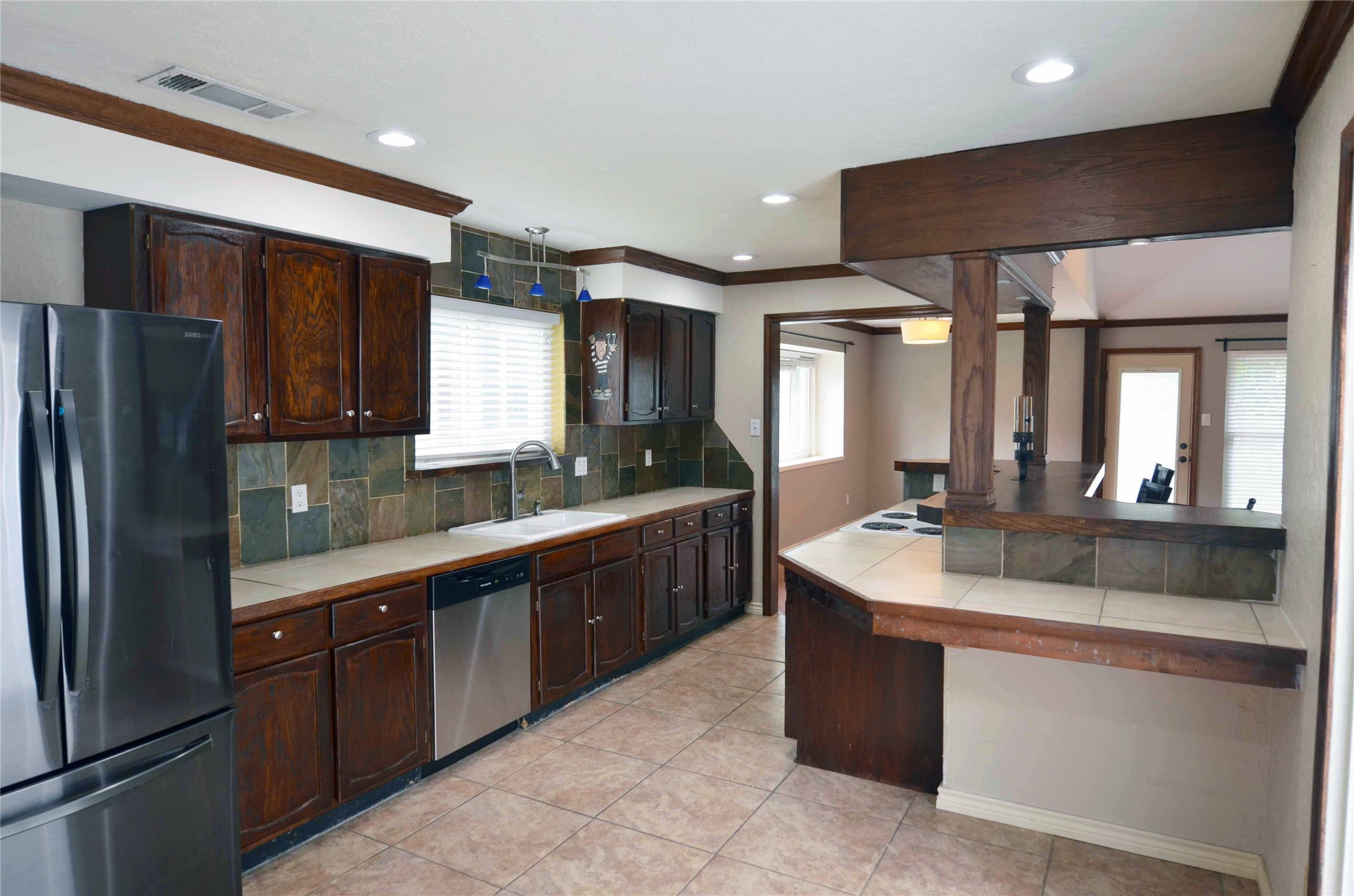 2406 Redbrook Court Arlington TX 76014