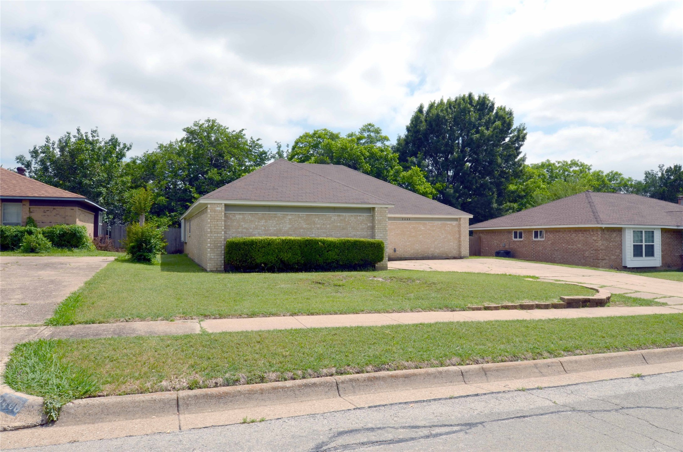 2406 Redbrook Court Arlington TX 76014