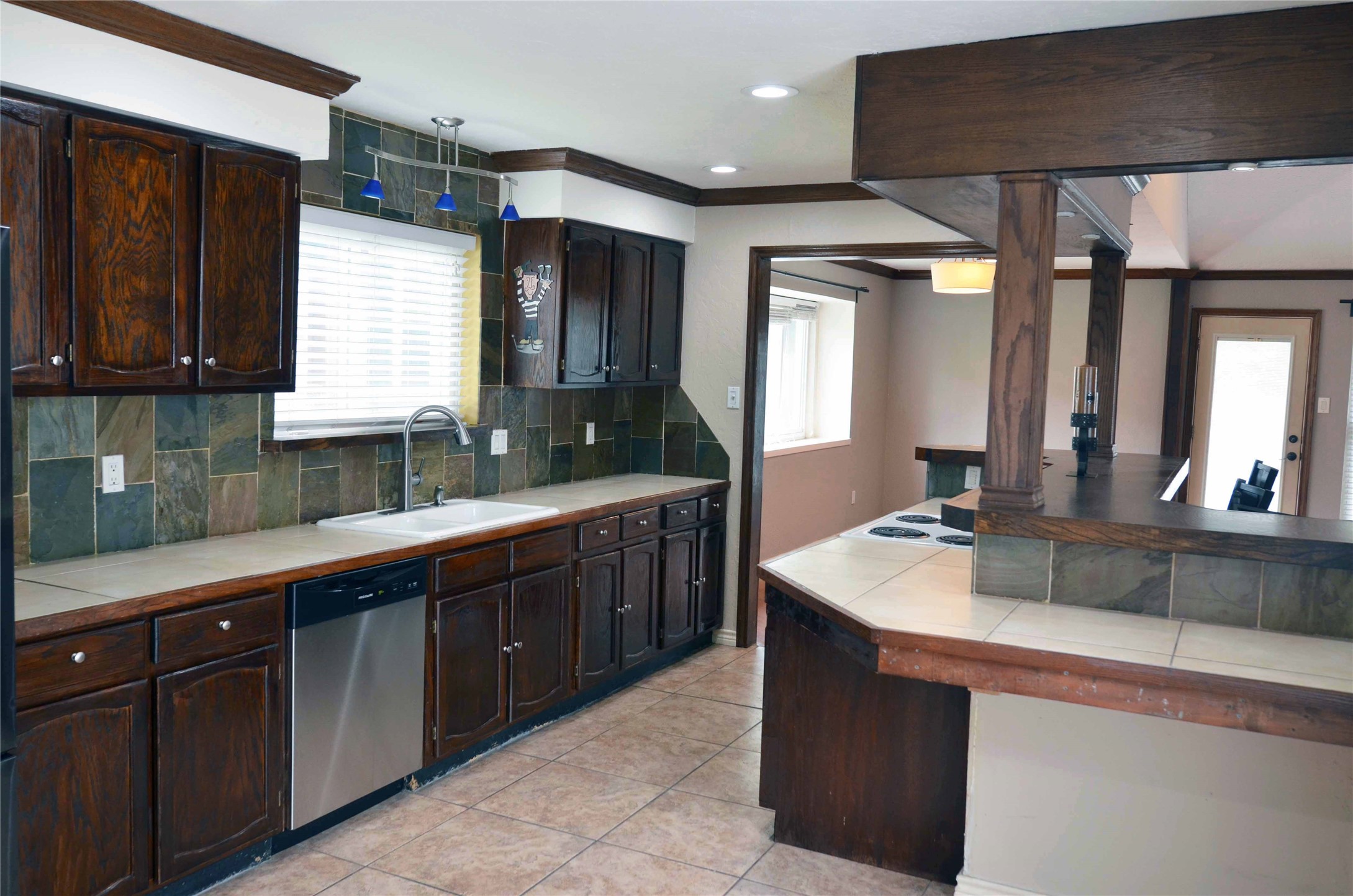 2406 Redbrook Court Arlington TX 76014