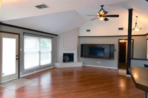 2406 Redbrook Court Arlington TX 76014