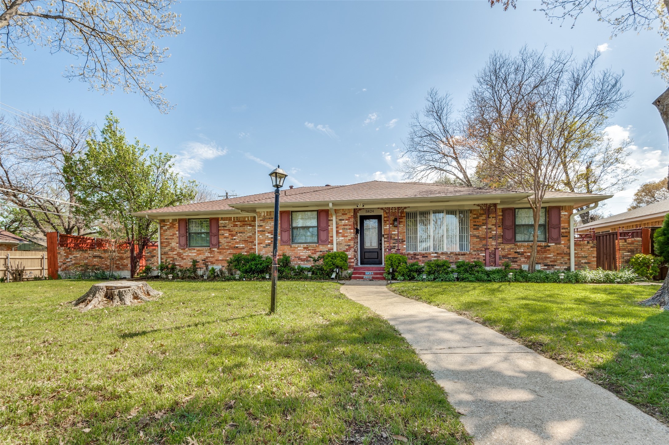 5824 Twineing Street Dallas TX 75227