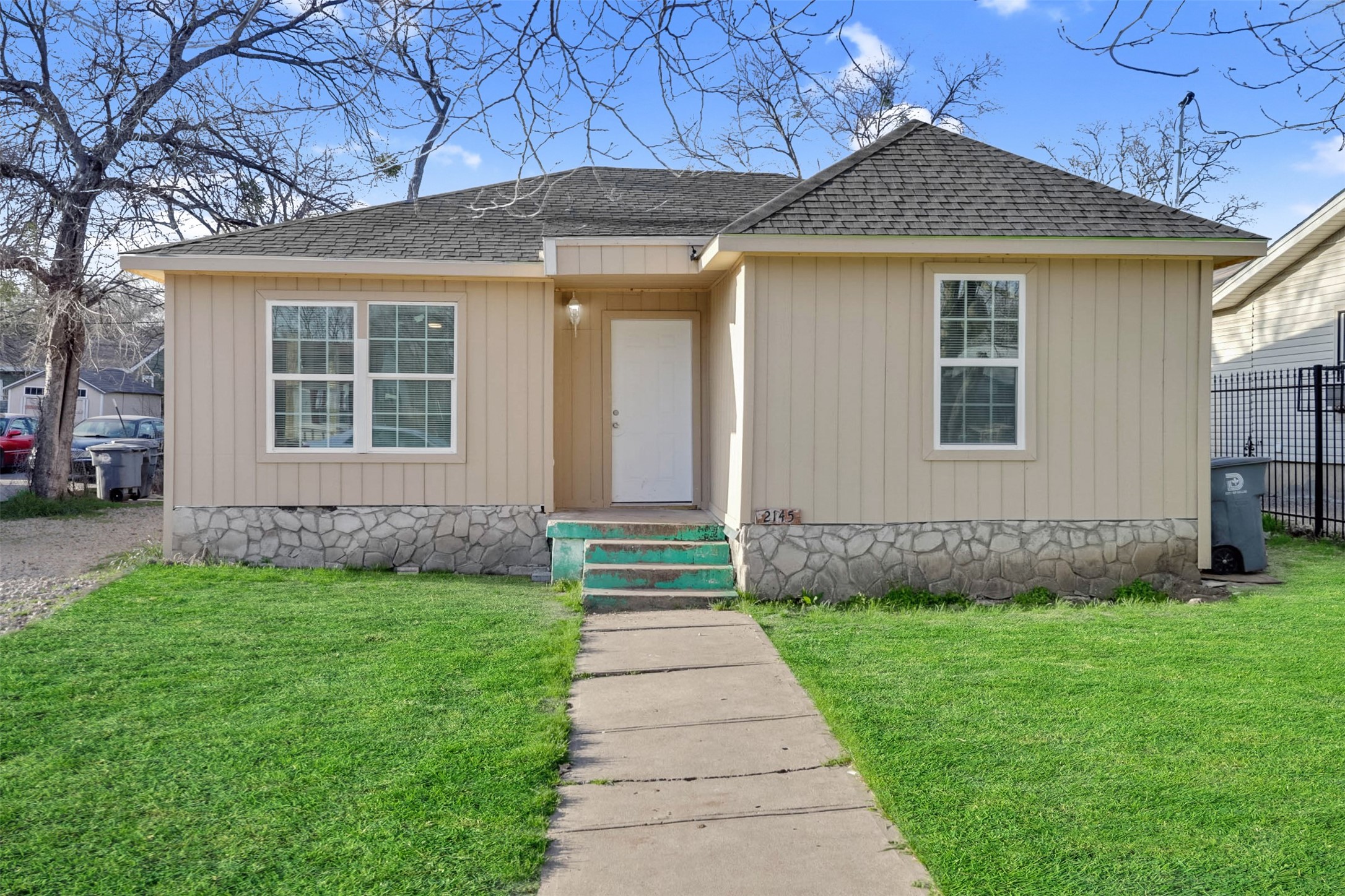 2145 Volga Avenue Dallas TX 75216