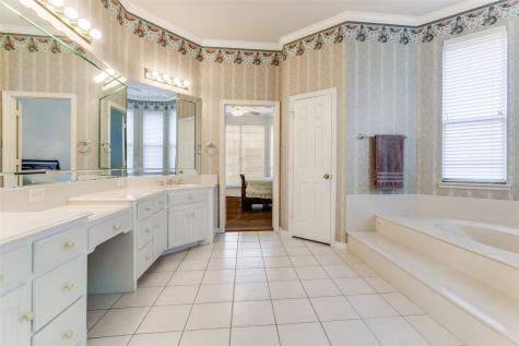 1119 Creekwood Drive Garland TX 75044