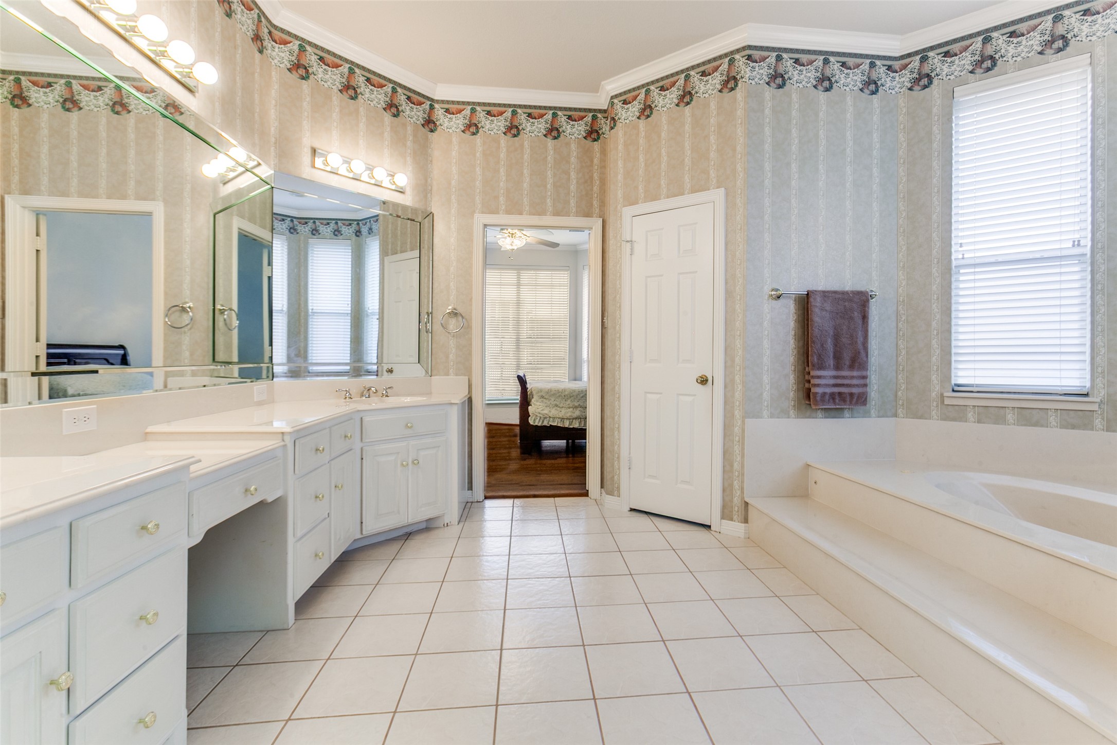 1119 Creekwood Drive Garland TX 75044