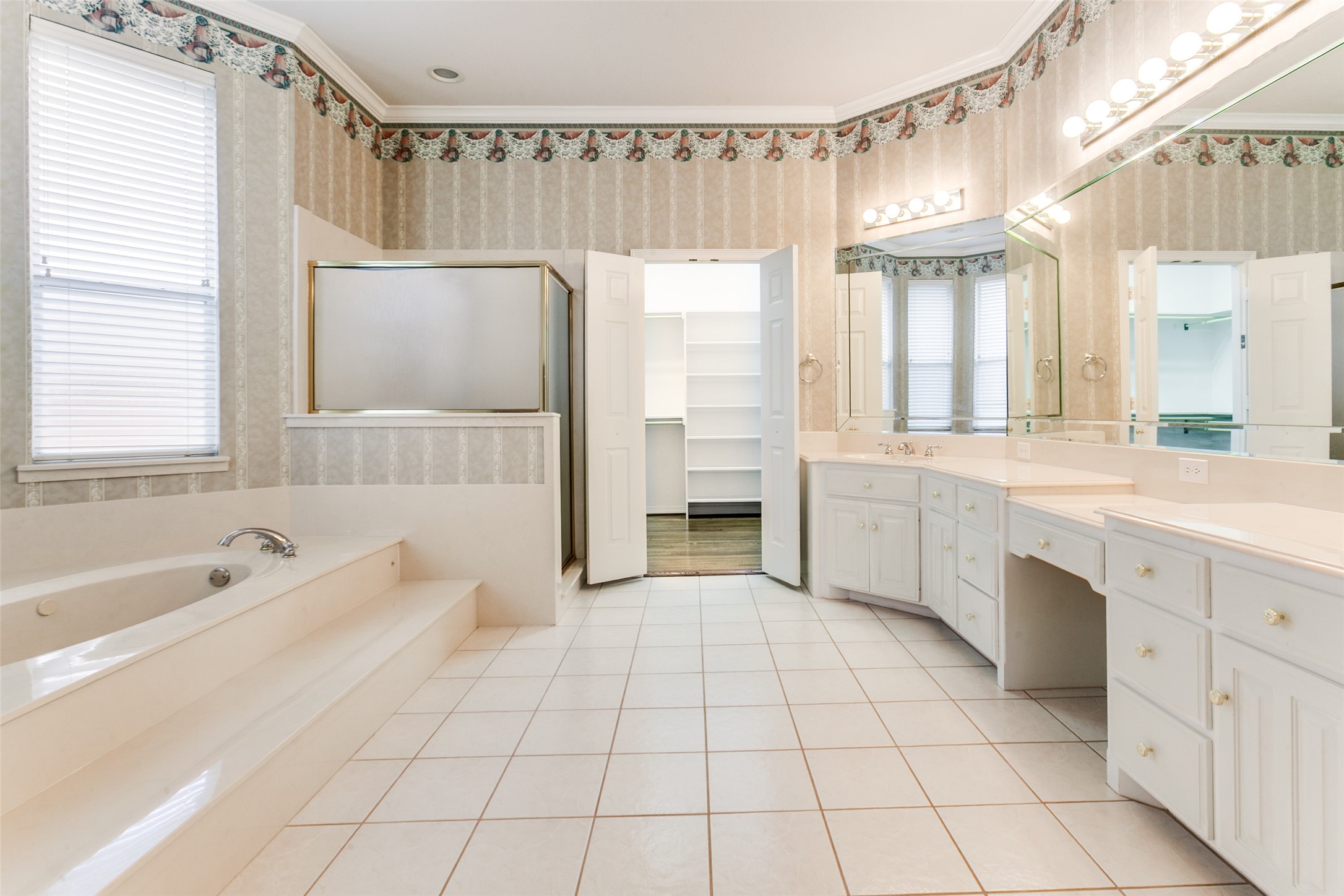 1119 Creekwood Drive Garland TX 75044