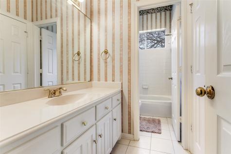 1119 Creekwood Drive Garland TX 75044