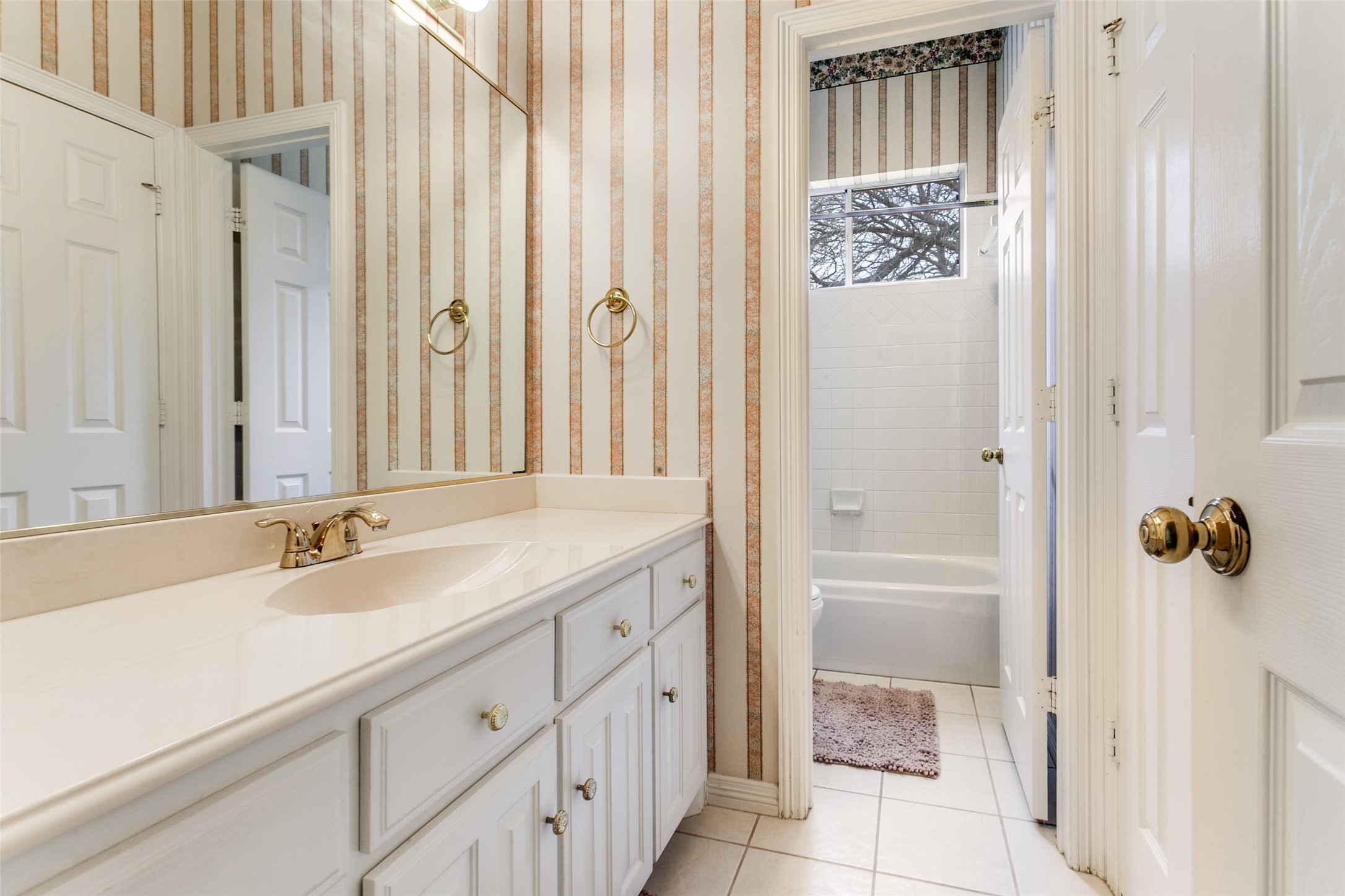 1119 Creekwood Drive Garland TX 75044