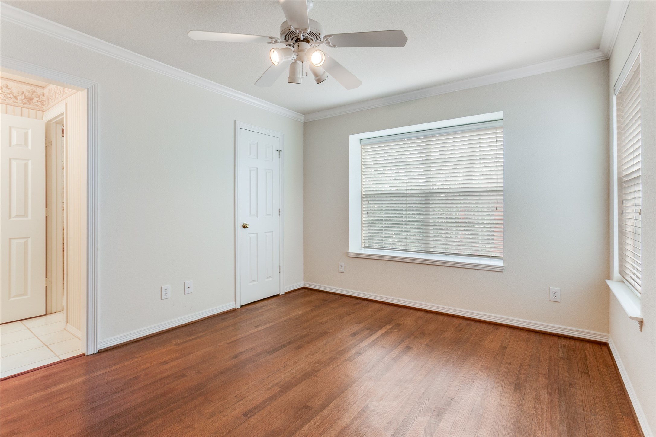 1119 Creekwood Drive Garland TX 75044