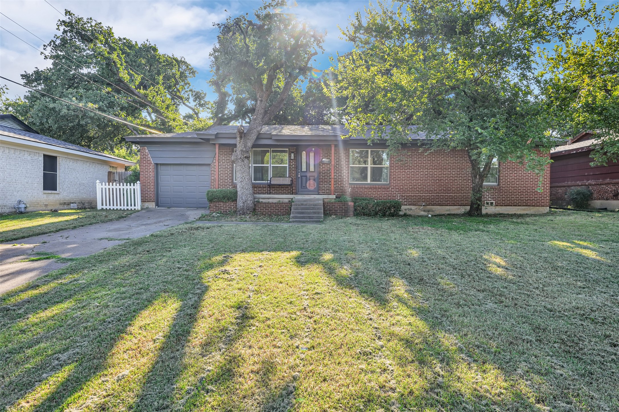 916 Acorn Street Bedford TX 76022