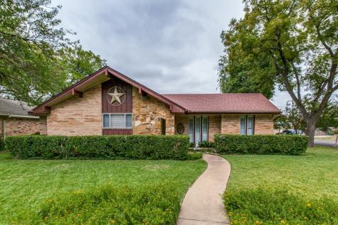 1214 Vicksburg Drive Garland TX 75041