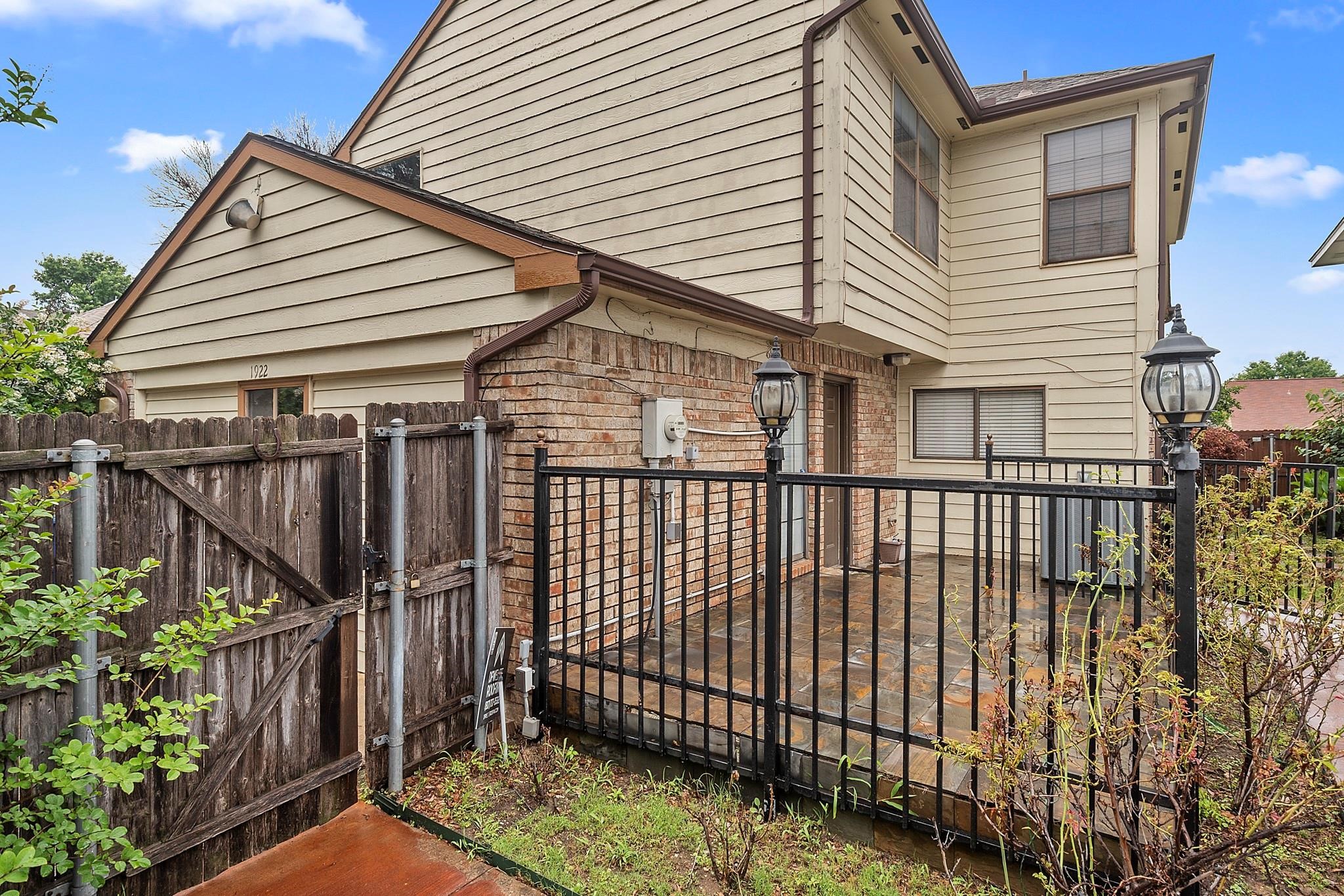 1922 Pinecrest Drive Carrollton TX 75010