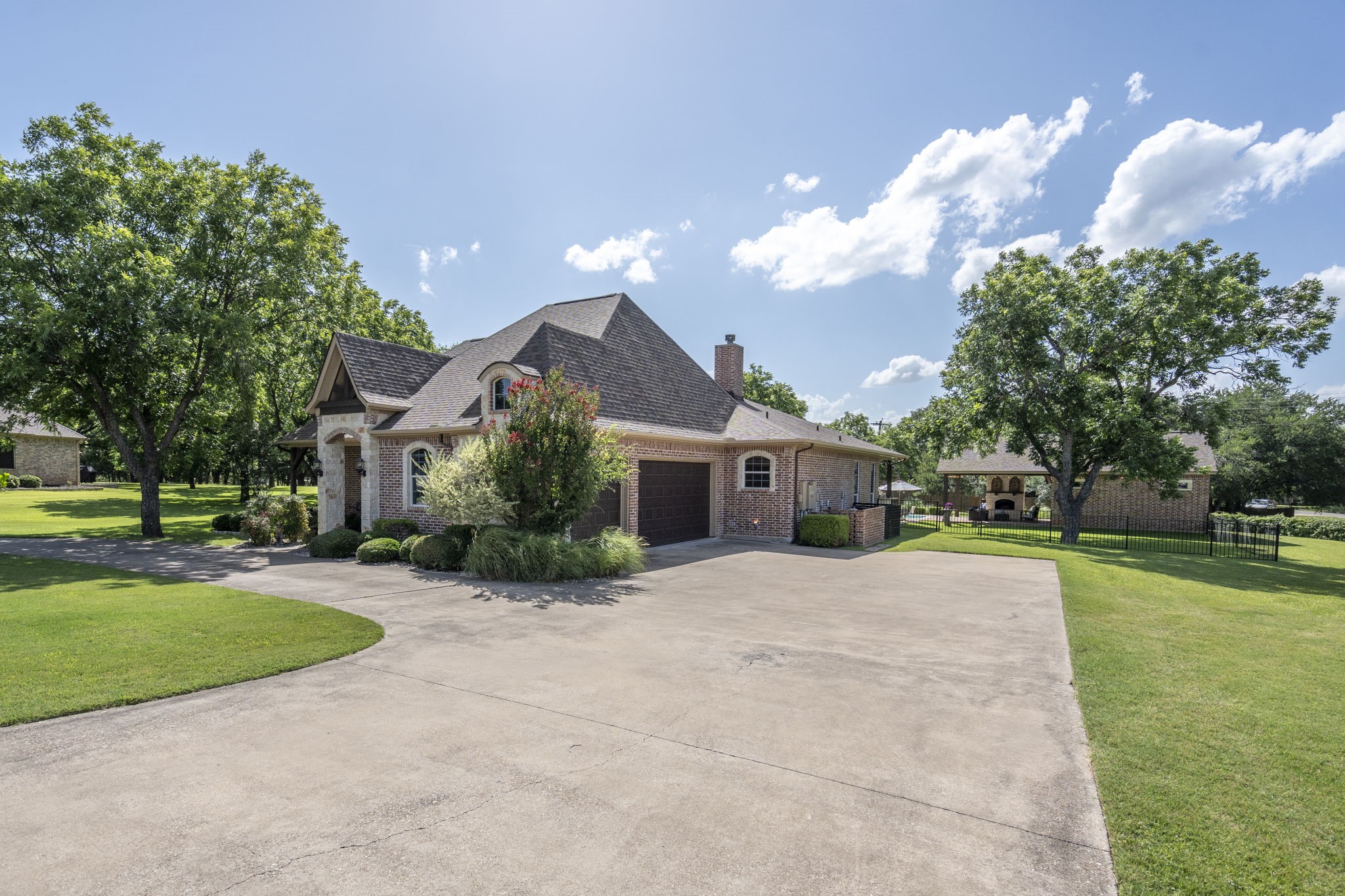 6506 Colonial Drive Granbury TX 76049
