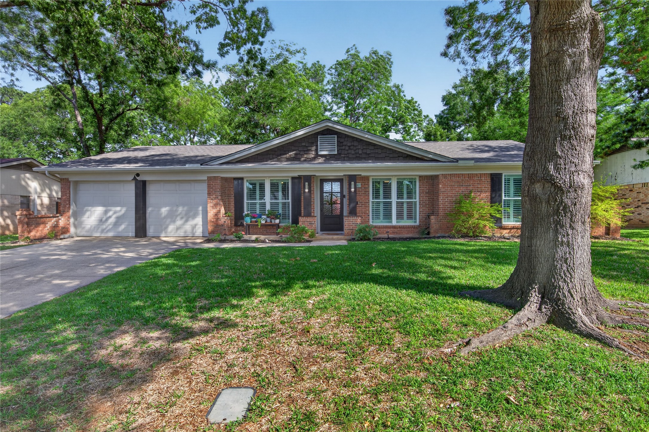 1917 Mesquite Trail Hurst TX 76054