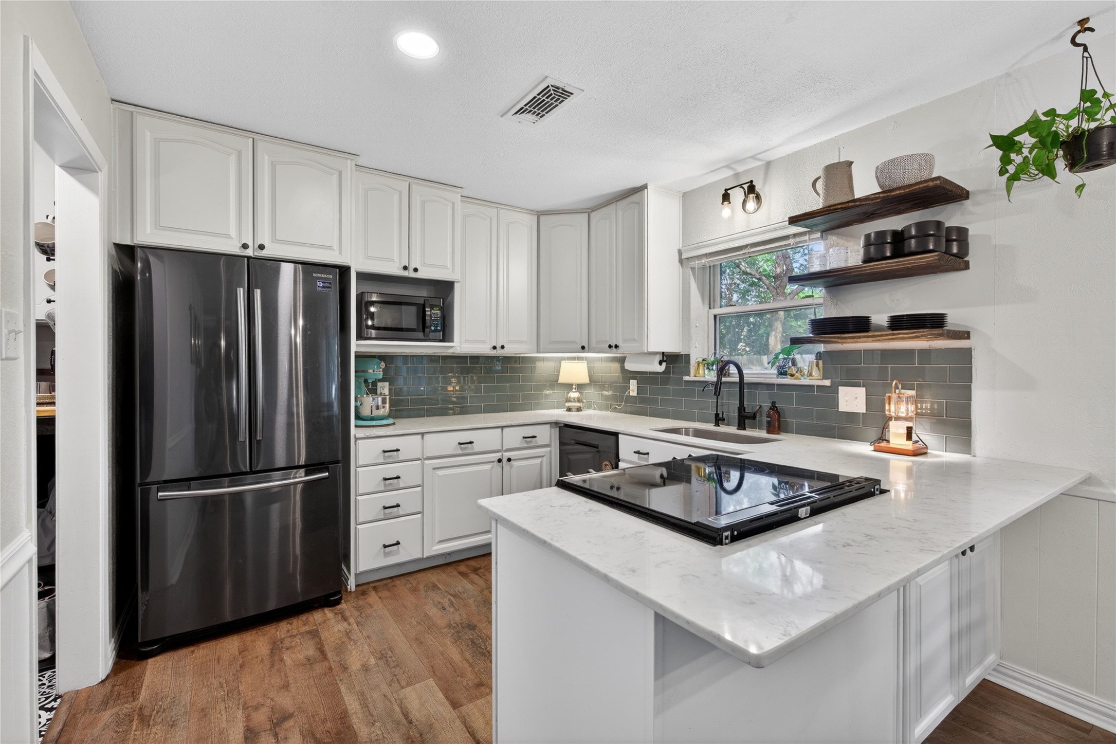 1917 Mesquite Trail Hurst TX 76054
