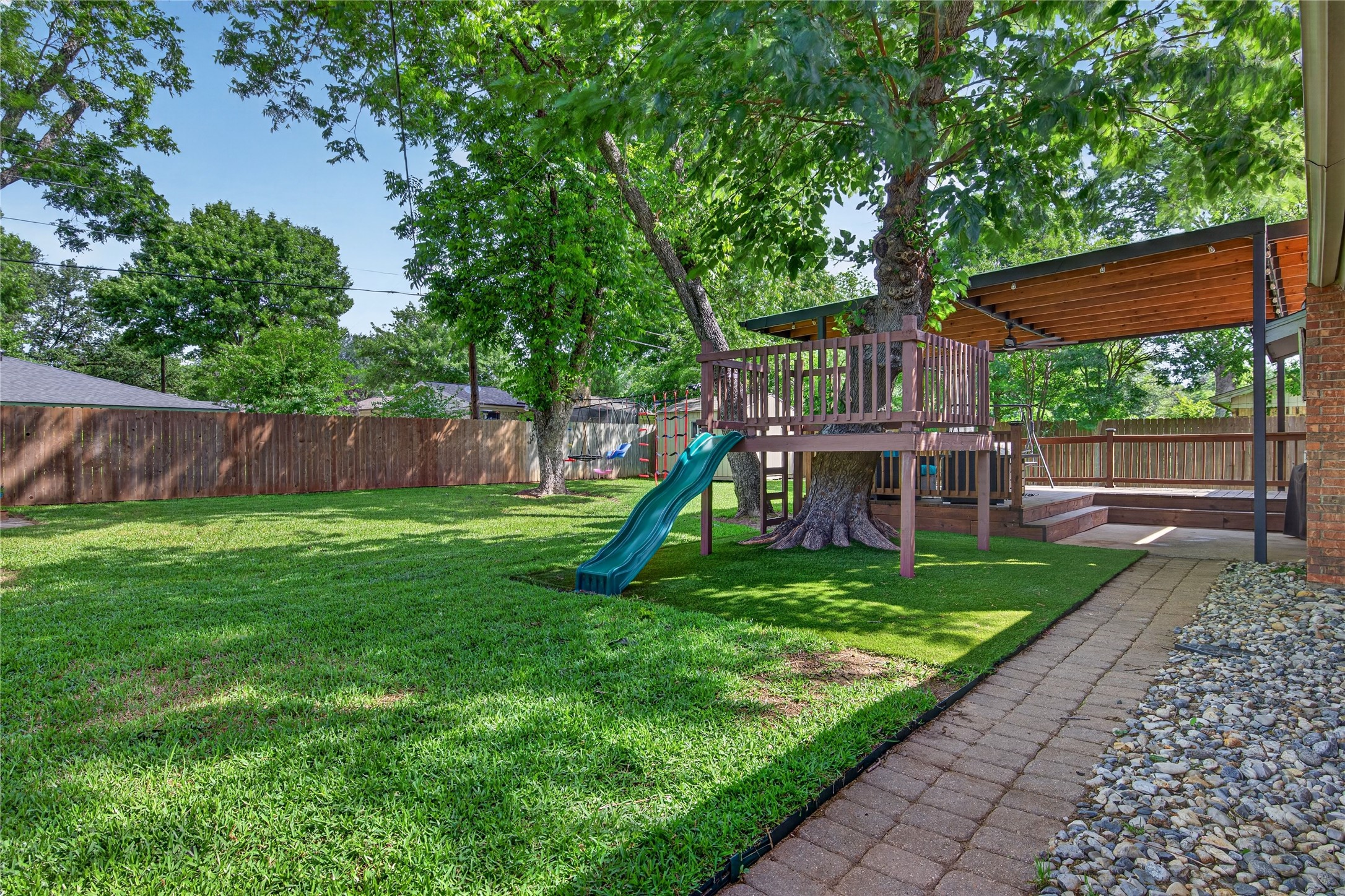 1917 Mesquite Trail Hurst TX 76054