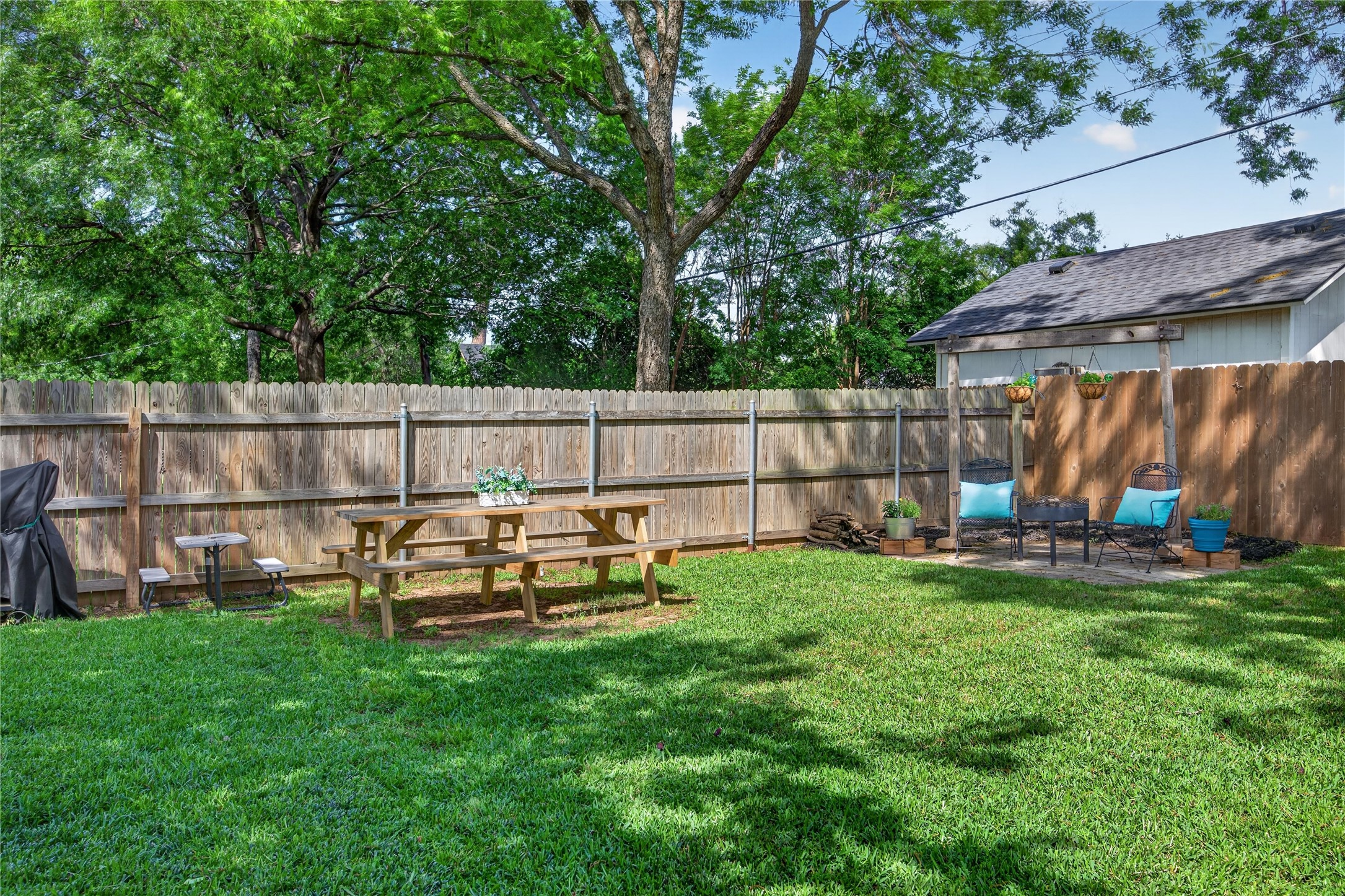 1917 Mesquite Trail Hurst TX 76054