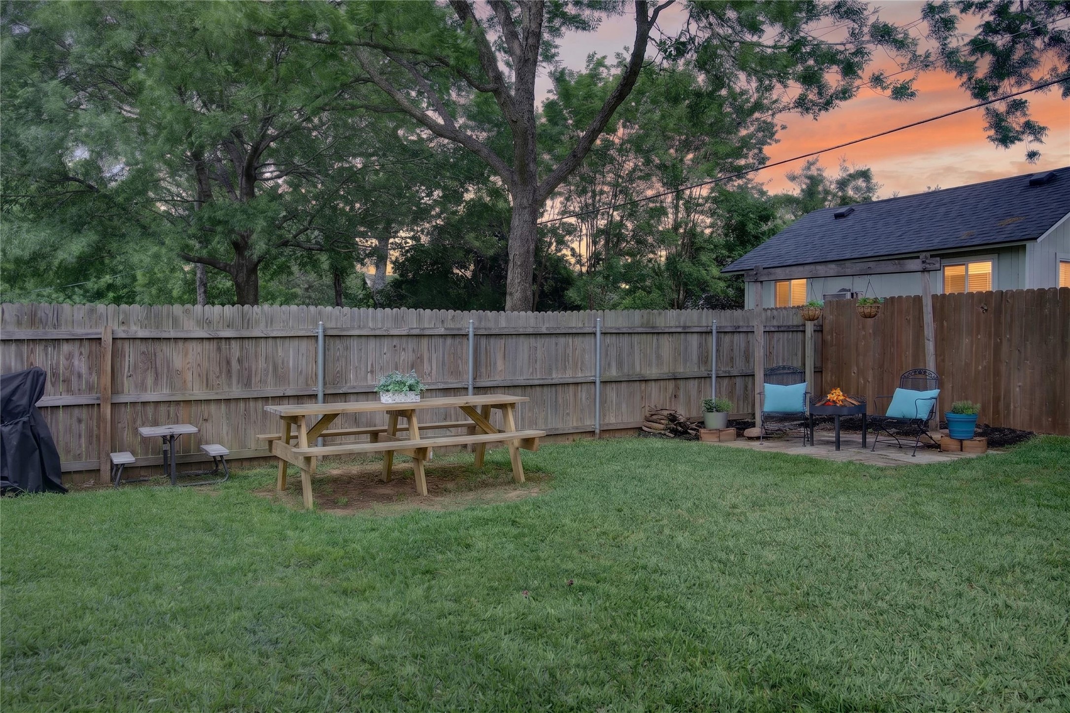 1917 Mesquite Trail Hurst TX 76054