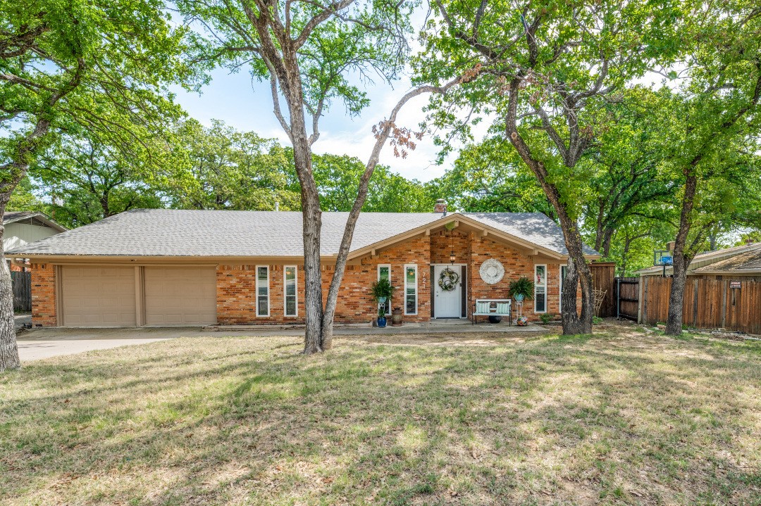 721 Queens Court Bedford TX 76021