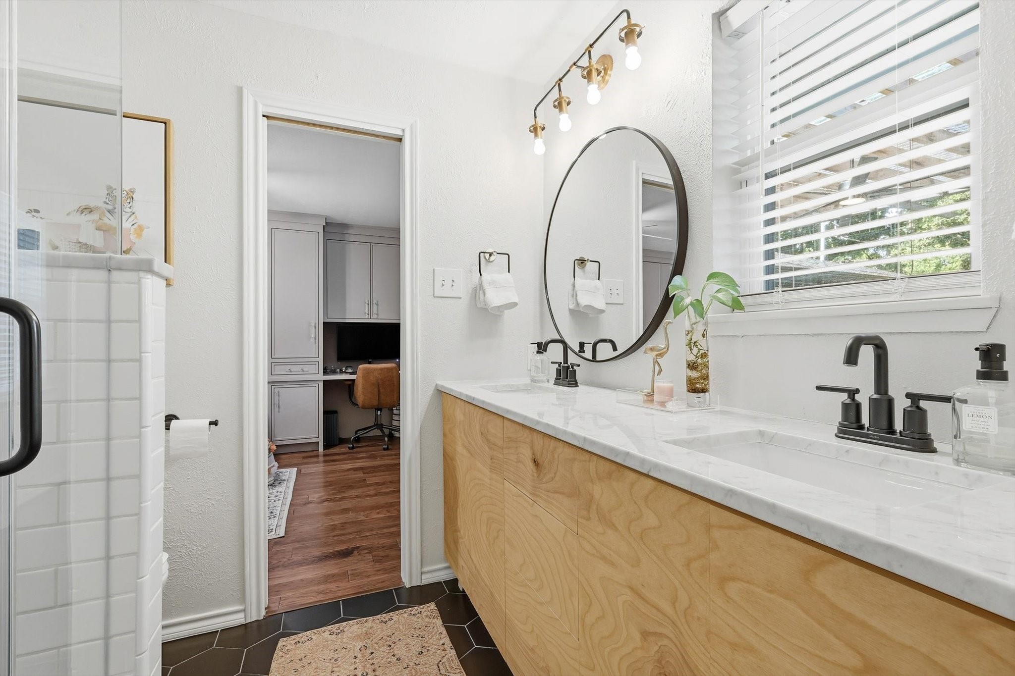 3910 Mobile Drive Garland TX 75041
