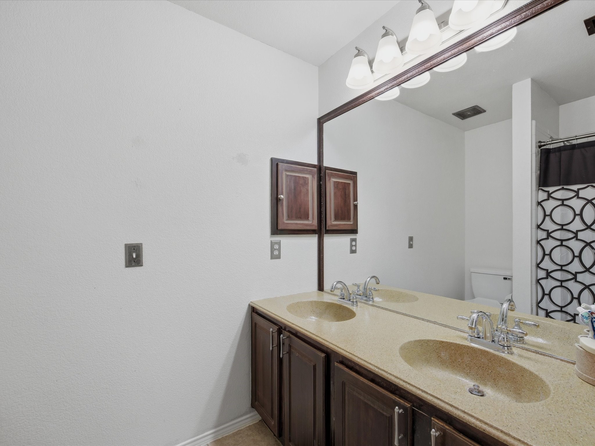 2101 Oak Manor Drive Bedford TX 76021