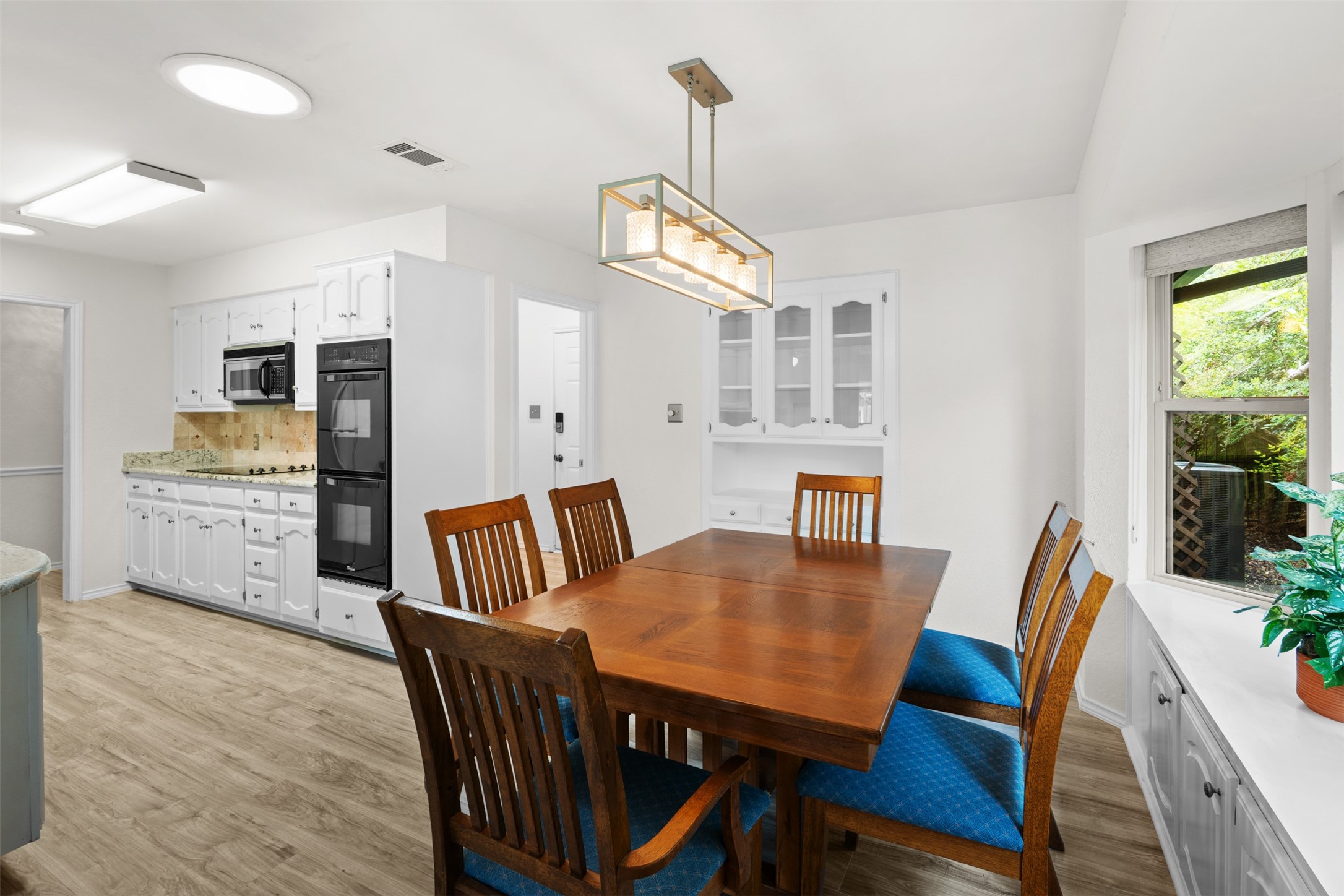 1409 Circle Lane Bedford TX 76022