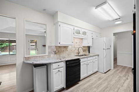 1409 Circle Lane Bedford TX 76022